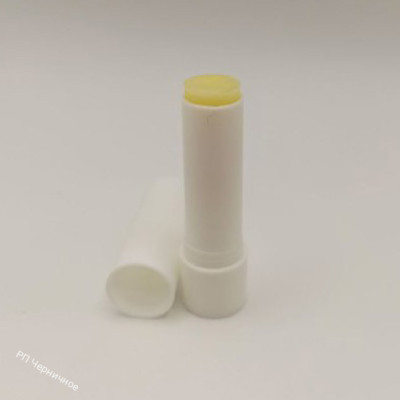 Губной бальзам с эфирным маслом герани, ладана, копайбы и лаванды